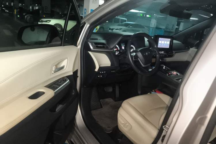 Used Toyota SIENNA 2023 2.5L Hybrid Luxury Edition Driver Seat