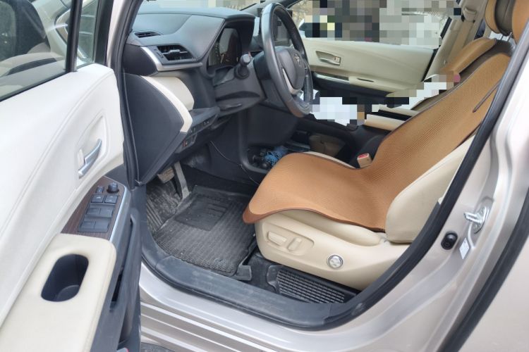 Used Toyota SIENNA 2023 2.5L Hybrid Luxury Edition Driver Seat