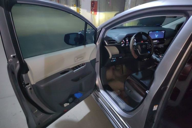 Used Toyota SIENNA 2023 2.5L Hybrid Comfort Edition Driver Seat