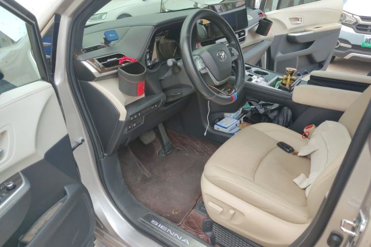 Used Toyota SIENNA 2023 2.5L Hybrid Deluxe Edition Driver Seat