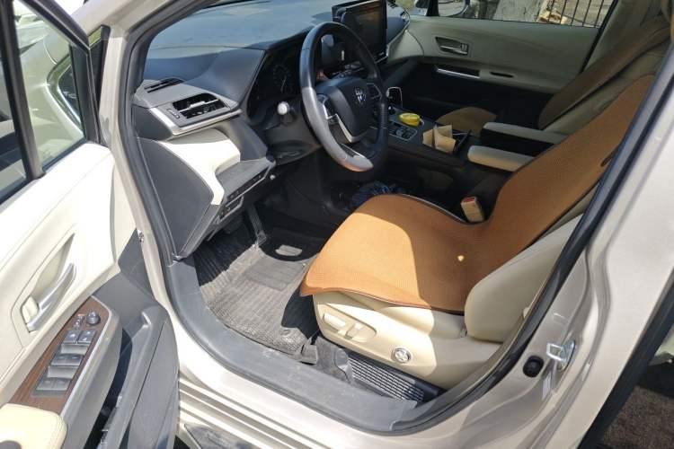 Used Toyota SIENNA 2023 2.5L Hybrid Luxury Edition Driver Seat