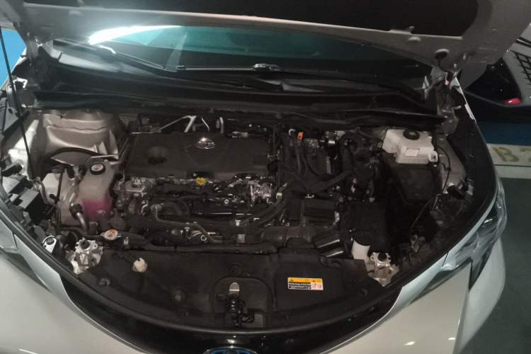 Used Toyota SIENNA 2023 2.5L Hybrid Luxury Edition Engine Bay