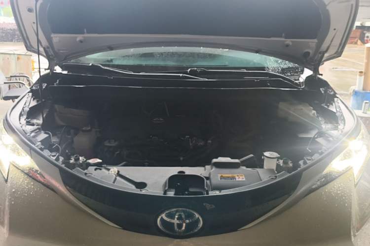 Used Toyota SIENNA 2023 2.5L Hybrid Luxury Edition Engine Bay
