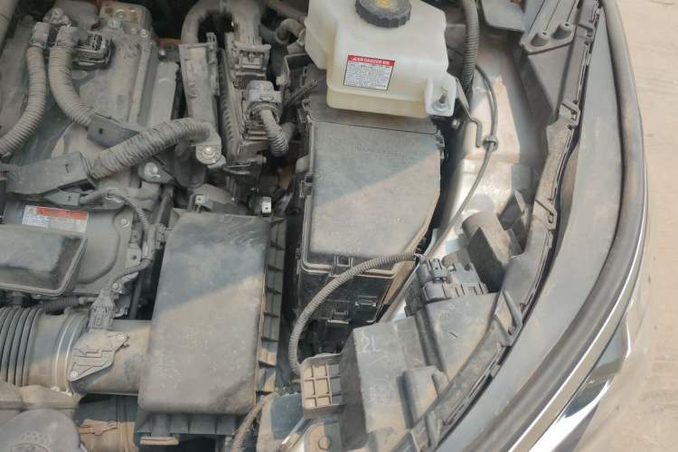 Used Toyota SIENNA 2023 2.5L Hybrid Deluxe Edition Engine Bay Left