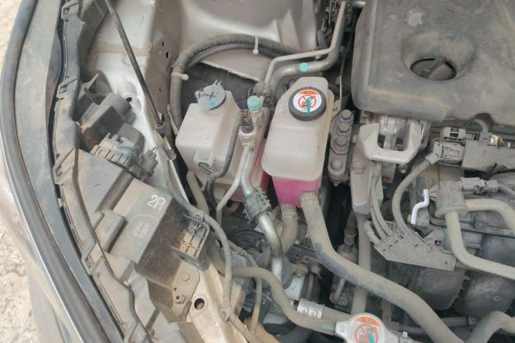 Used Toyota SIENNA 2023 2.5L Hybrid Deluxe Edition Engine Bay Right
