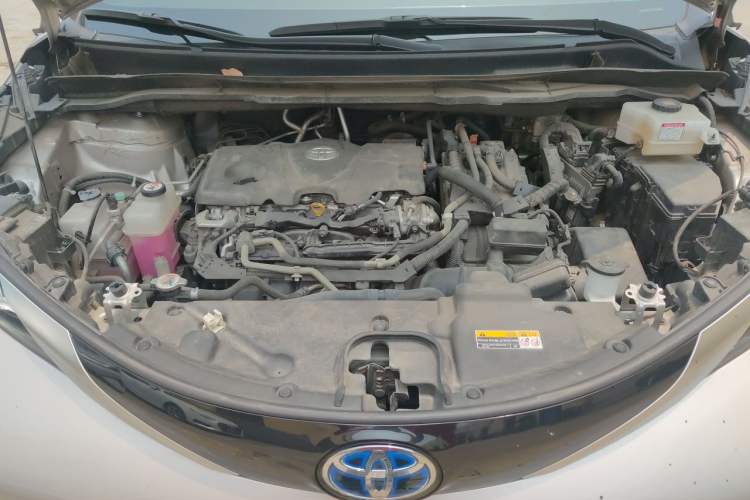 Used Toyota SIENNA 2023 2.5L Hybrid Deluxe Edition Engine Bay