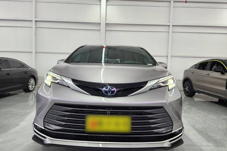 Used Toyota SIENNA 2023 2.5L Hybrid Ultimate Edition Exterior 1