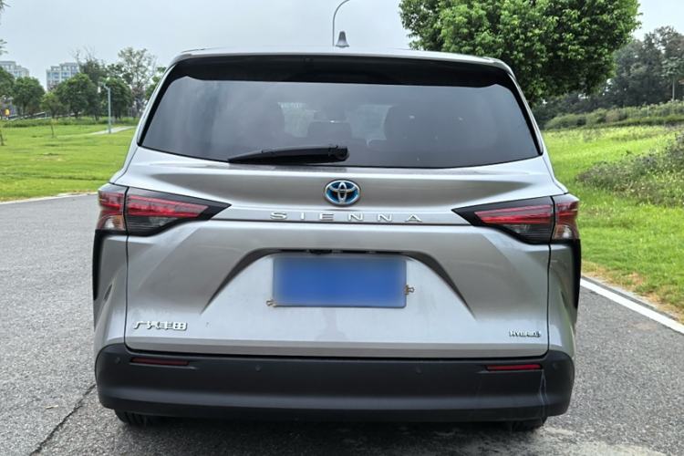 Used Toyota SIENNA 2023 2.5L Hybrid Comfort Edition Exterior 2