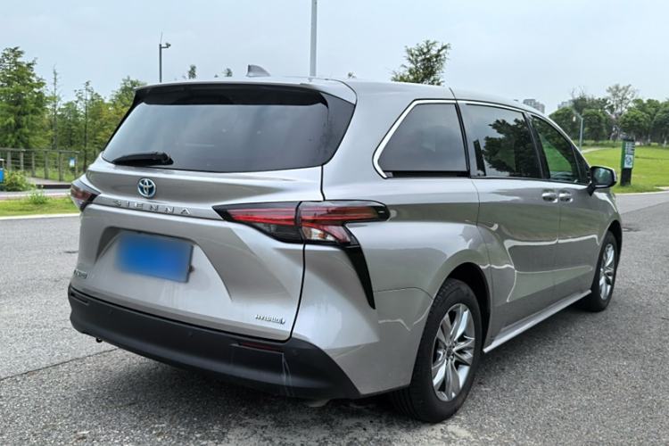 Used Toyota SIENNA 2023 2.5L Hybrid Comfort Edition Exterior 3