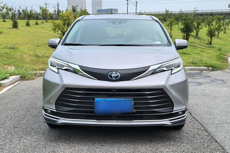 Used Toyota SIENNA 2023 2.5L Hybrid Comfort Edition Exterior 4