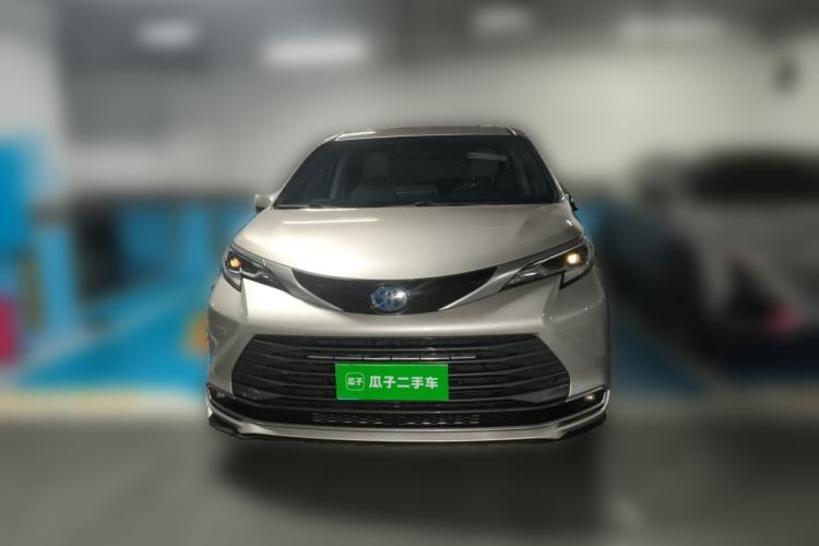 Used Toyota SIENNA 2023 2.5L Hybrid Luxury Edition Front