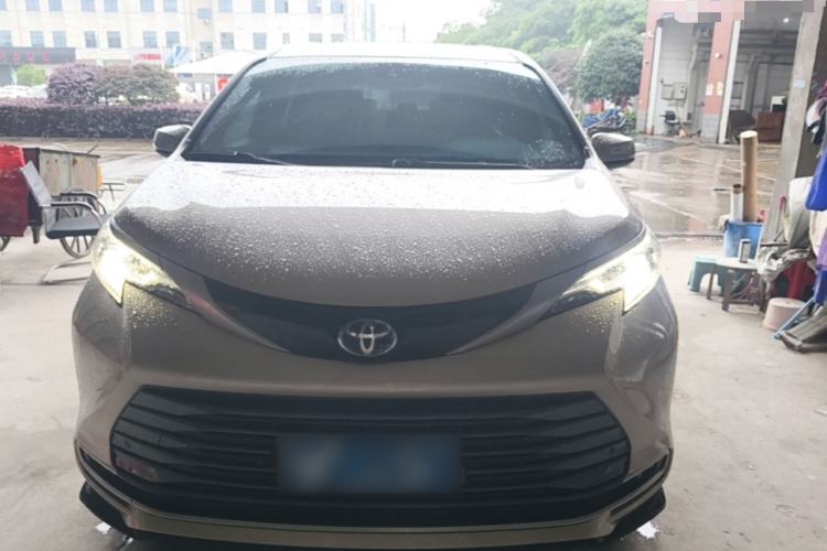 Used Toyota SIENNA 2023 2.5L Hybrid Luxury Edition Front