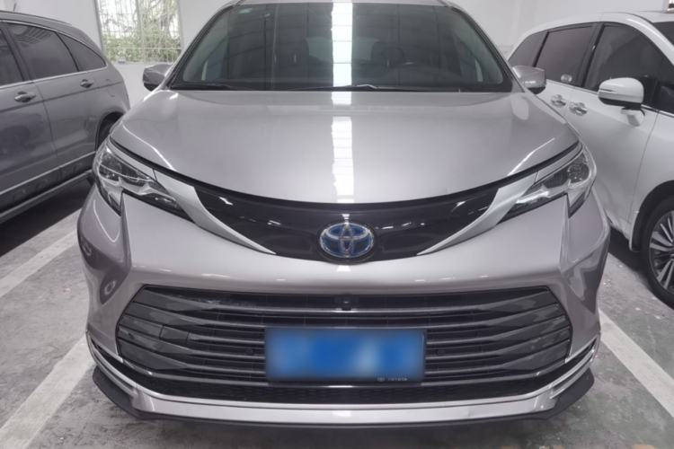 Used Toyota SIENNA 2023 2.5L Hybrid Luxury Edition Front