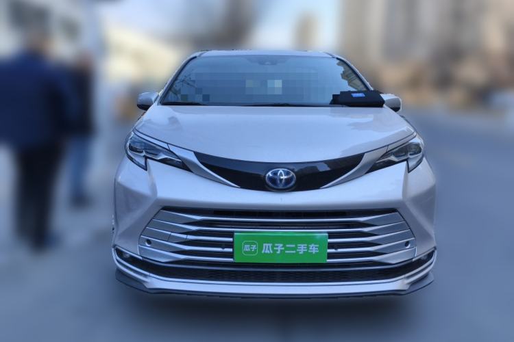 Used Toyota SIENNA 2023 2.5L Hybrid Luxury Edition Front