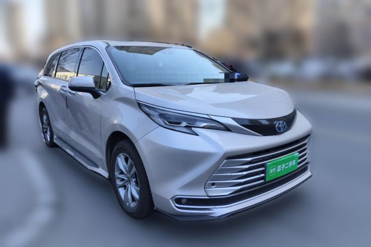 Used Toyota SIENNA 2023 2.5L Hybrid Luxury Edition Front Right 45 Deg