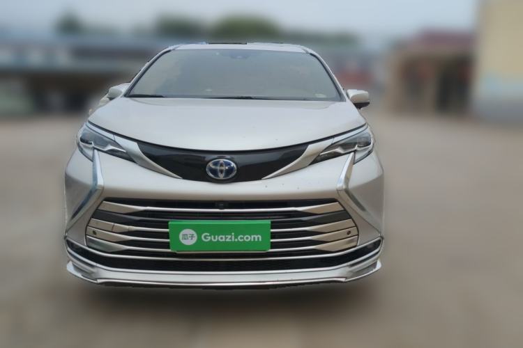 Used Toyota SIENNA 2023 2.5L Hybrid Deluxe Edition Front