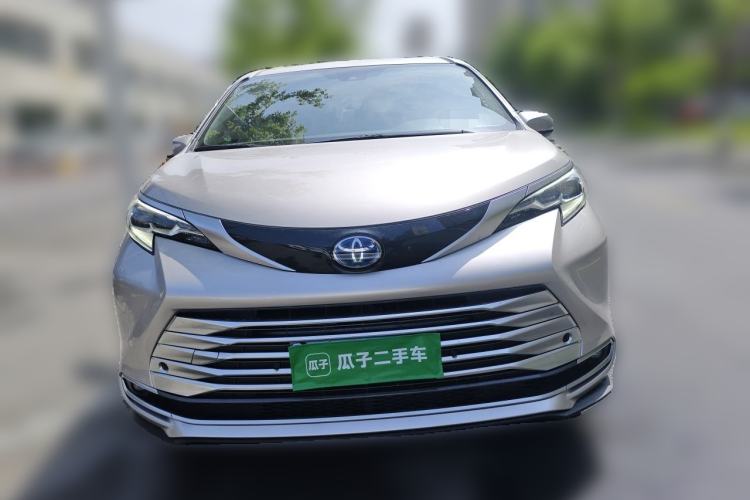 Used Toyota SIENNA 2023 2.5L Hybrid Luxury Edition Front