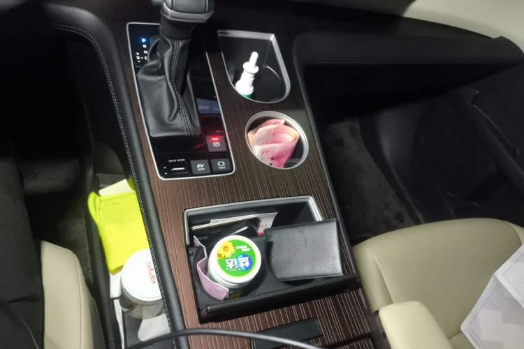 Used Toyota SIENNA 2023 2.5L Hybrid Luxury Edition Gear Lever