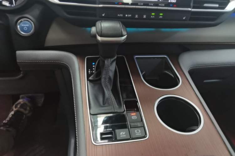 Used Toyota SIENNA 2023 2.5L Hybrid Luxury Edition Gear Lever