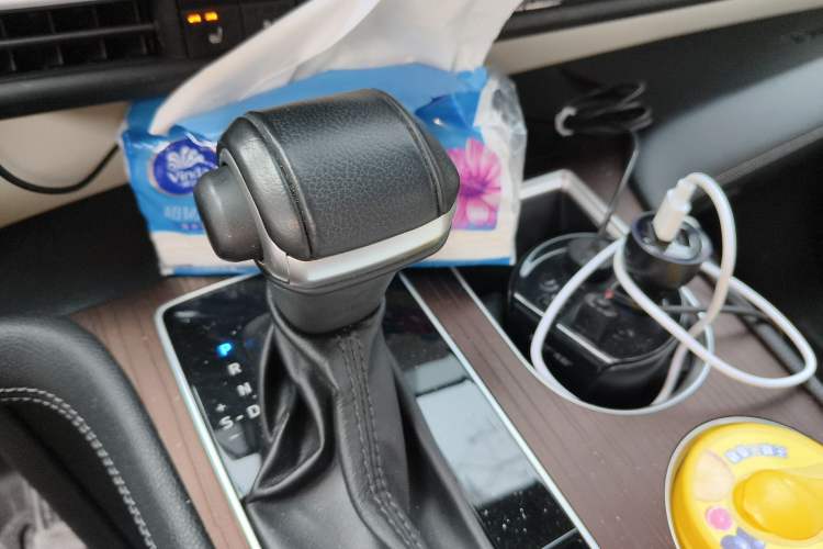 Used Toyota SIENNA 2023 2.5L Hybrid Luxury Edition Gear Lever