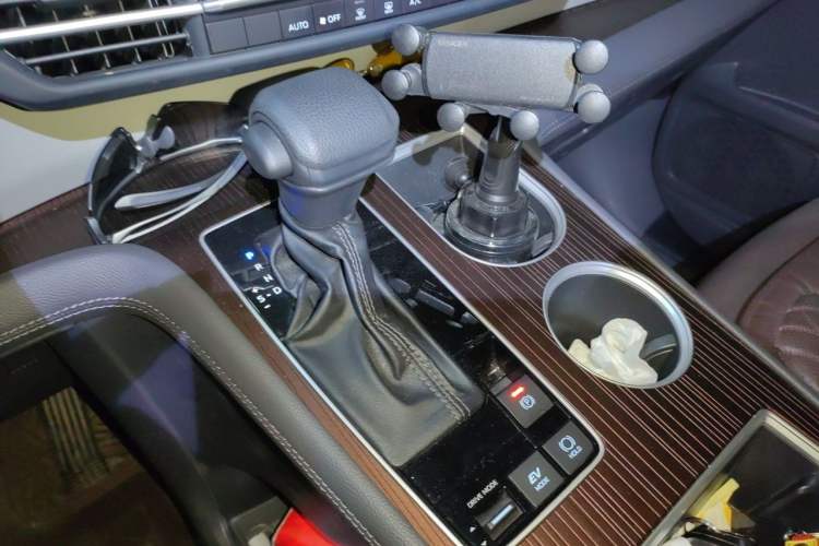 Used Toyota SIENNA 2023 2.5L Hybrid Comfort Edition Gear Lever