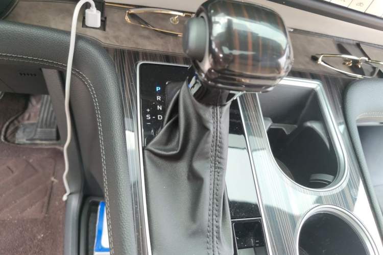 Used Toyota SIENNA 2023 2.5L Hybrid Deluxe Edition Gear Lever