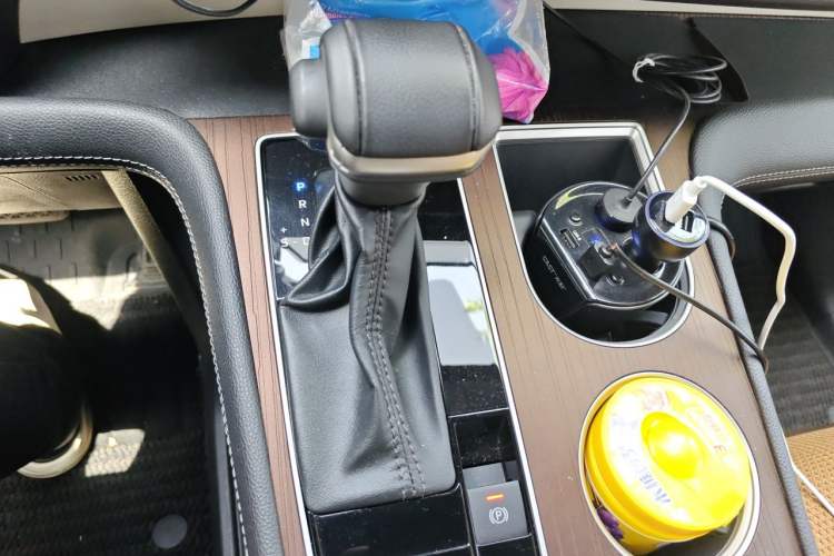 Used Toyota SIENNA 2023 2.5L Hybrid Luxury Edition Gear Lever
