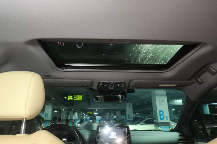 Used Toyota SIENNA 2023 2.5L Hybrid Luxury Edition Headliner