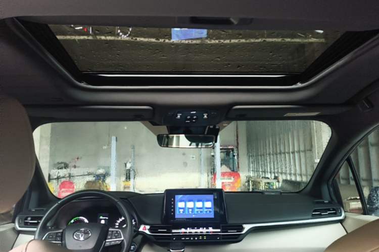 Used Toyota SIENNA 2023 2.5L Hybrid Luxury Edition Headliner
