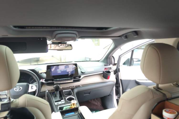 Used Toyota SIENNA 2023 2.5L Hybrid Deluxe Edition Headliner