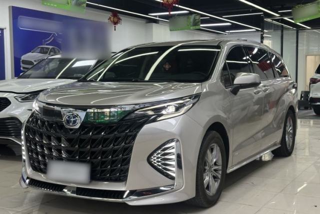 Ojetý Toyota SIENNA 2023 2.5L Hybrid Comfort Edition