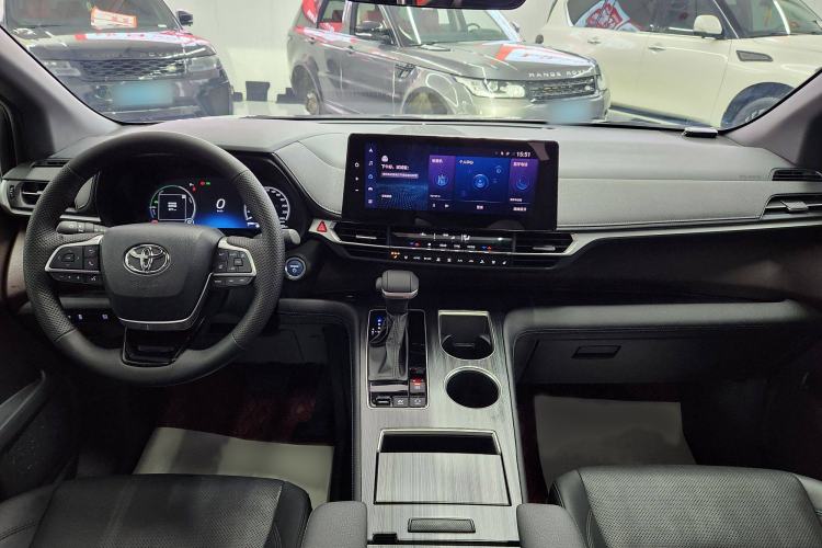 Used Toyota SIENNA 2023 2.5L Hybrid Ultimate Edition Interior 1