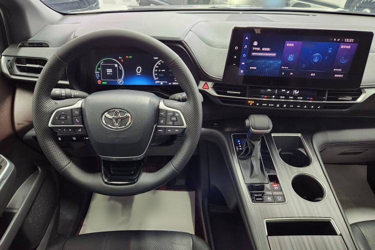 Used Toyota SIENNA 2023 2.5L Hybrid Ultimate Edition Interior 2