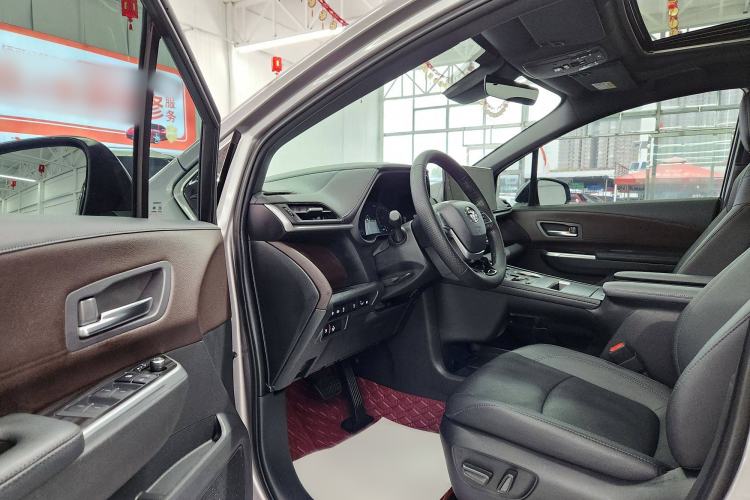 Used Toyota SIENNA 2023 2.5L Hybrid Ultimate Edition Interior 4