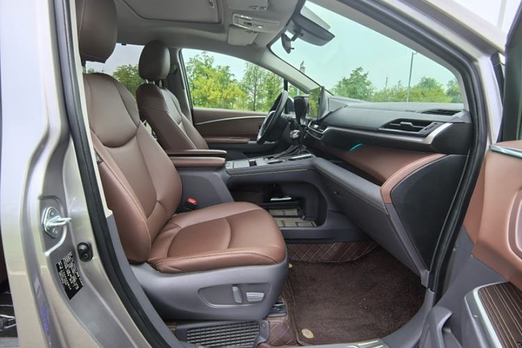 Used Toyota SIENNA 2023 2.5L Hybrid Comfort Edition Interior 6
