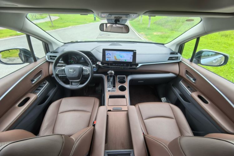 Used Toyota SIENNA 2023 2.5L Hybrid Comfort Edition Interior 8