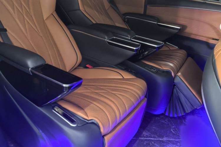 Used Toyota SIENNA 2023 2.5L Hybrid Comfort Edition Interior 8