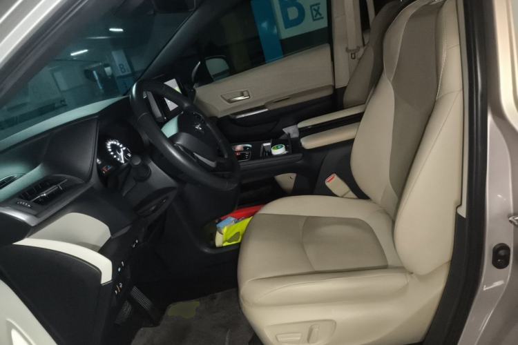 Used Toyota SIENNA 2023 2.5L Hybrid Luxury Edition Left Front Seat