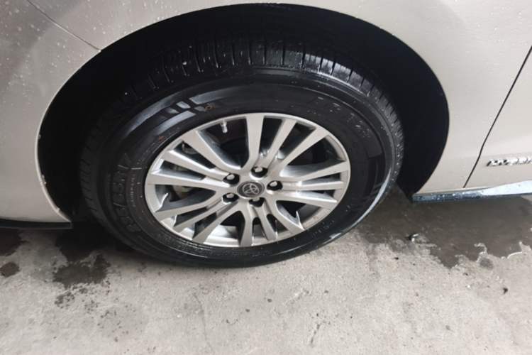 Used Toyota SIENNA 2023 2.5L Hybrid Luxury Edition Left Front Wheel Hub