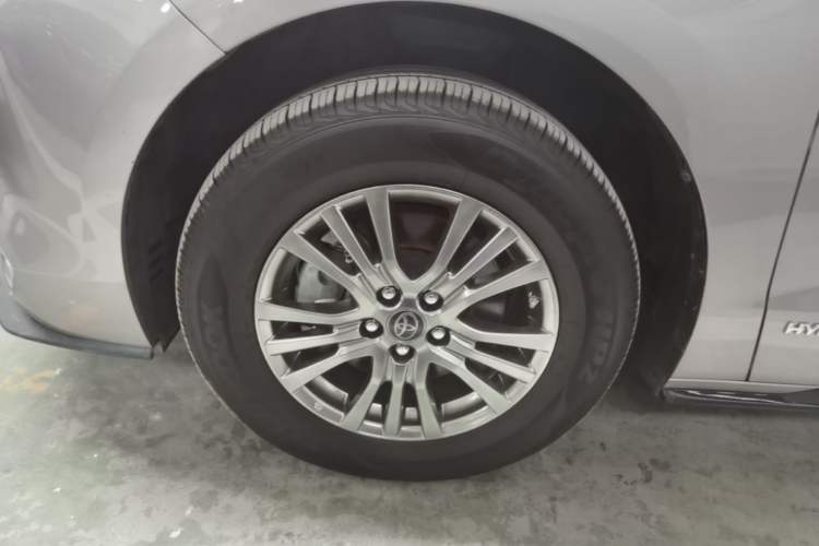 Used Toyota SIENNA 2023 2.5L Hybrid Luxury Edition Left Front Wheel Hub