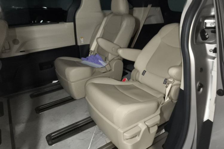 Used Toyota SIENNA 2023 2.5L Hybrid Luxury Edition Left Rear Seat