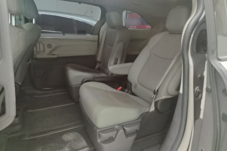 Used Toyota SIENNA 2023 2.5L Hybrid Luxury Edition Left Rear Seat