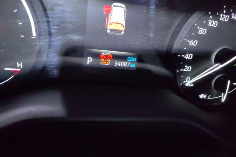 Used Toyota SIENNA 2023 2.5L Hybrid Comfort Edition Odometer Close Up