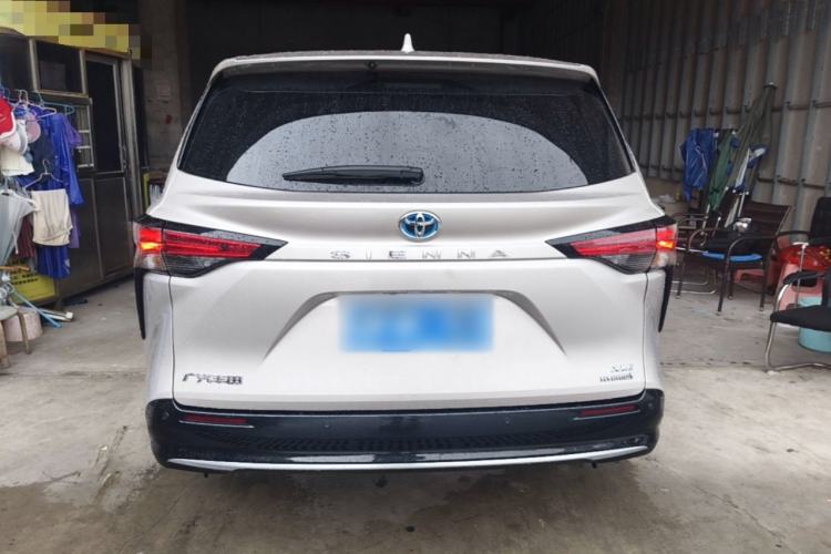 Used Toyota SIENNA 2023 2.5L Hybrid Luxury Edition Rear