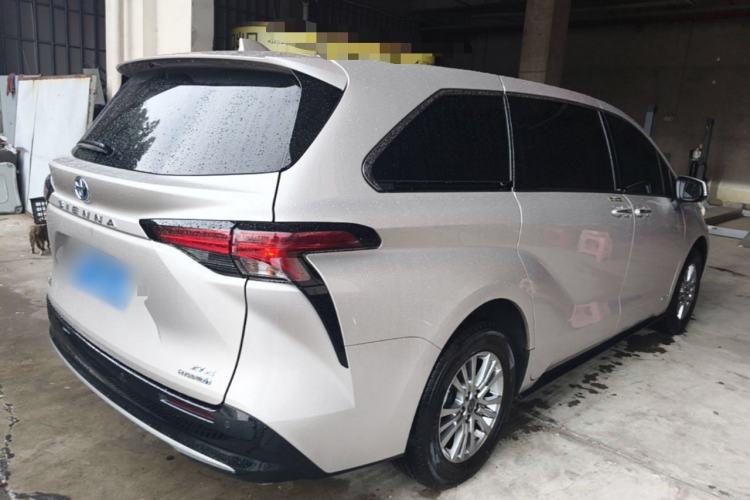 Used Toyota SIENNA 2023 2.5L Hybrid Luxury Edition Rear Right 45 Deg