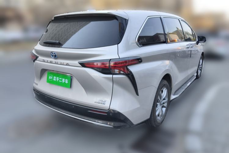 Used Toyota SIENNA 2023 2.5L Hybrid Luxury Edition Rear Right 45 Deg