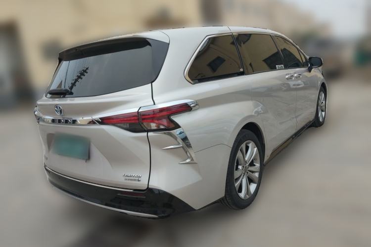 Used Toyota SIENNA 2023 2.5L Hybrid Deluxe Edition Rear Right 45 Deg