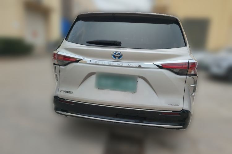 Used Toyota SIENNA 2023 2.5L Hybrid Deluxe Edition Rear