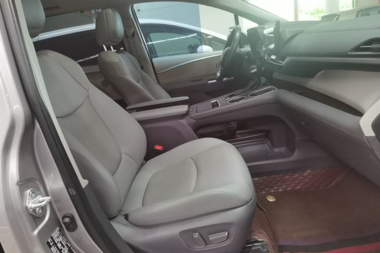 Used Toyota SIENNA 2023 2.5L Hybrid Luxury Edition Right Front Seat