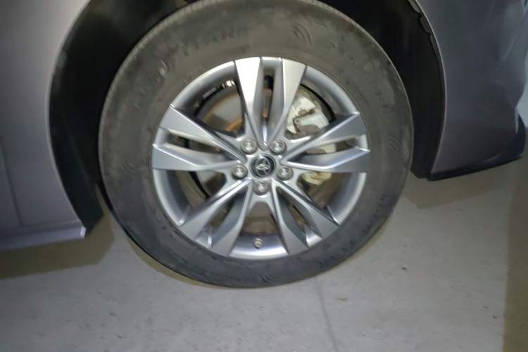 Used Toyota SIENNA 2023 2.5L Hybrid Comfort Edition Right Front Wheel Hub